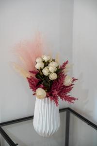 Entire Apt, 2nd Floor, Next to Metro