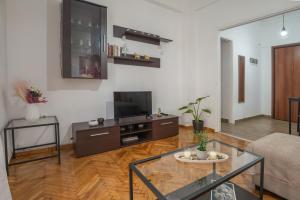 Entire Apt, 2nd Floor, Next to Metro