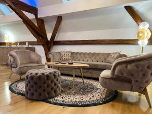 La Luna Royal Deluxe Luxury House with Pool & Jacuzzi, Bikes and Covered Parking