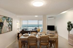 Beachfront Oasis 2BR Pool, Spa, Parking and Views