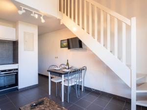 Carnac : Duplex 3 Pièces, Balcon, Animaux Admis, Parking - FR-1-477-73