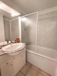 Appartement avec Terrasse et parking en centre ville dUzès