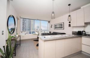 Acogedor y Hermoso Depto de 1D a Pasos Del Mar Con Estacionamiento Techado