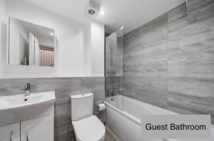 Entire Penthouse with Balcony & Canary Wharf Views