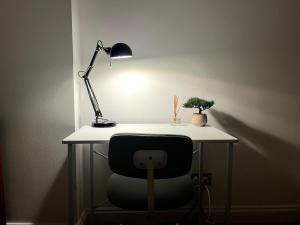 Entire Penthouse with Balcony & Canary Wharf Views