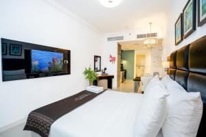 Escape24 Cozy Studio at Capital Bay near Burj Khalifa