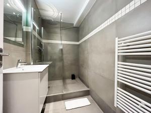 UrbanFlat 201 - Beautiful 2 Bedroom Flat in the center of Paris