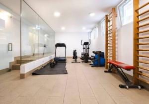 Urban Retreat with Balcony, Bright and Central Porto