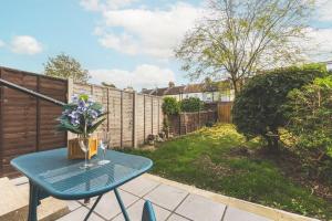 Stylish 3-Bed by Wandle Park, Easy London Access