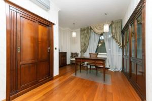 Two bedrooms, 72 Antonovycha, Olympiyskaya metro