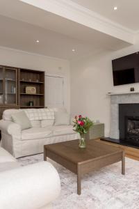 Elegant 2-Bedroom Apartment in Edinburgh New Town near Princes Street