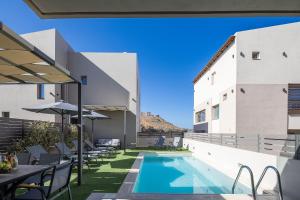 New Modern Villas with Private Pools and Walking distance to Beach