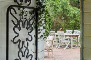 Modernised 70S Cottage In Forest Near Beach