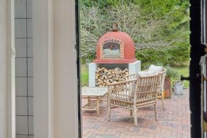 Modernised 70S Cottage In Forest Near Beach