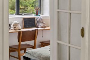 Modernised 70S Cottage In Forest Near Beach