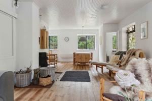 Modernised 70S Cottage In Forest Near Beach