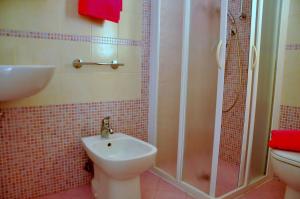 Flat in a seafront building with swimming pool