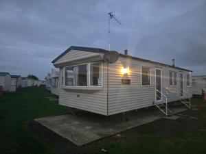Dog Friendly 6 Berth Caravan At St Osyth Beach Holiday Park In Essex Ref 28078Y