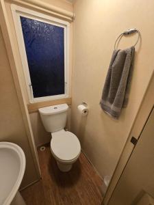 Dog Friendly 6 Berth Caravan At St Osyth Beach Holiday Park In Essex Ref 28078Y