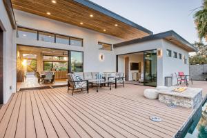 Modern Luxury 4BR Villa with Private Pool & Spa, Walk to Old Town Scottsdale