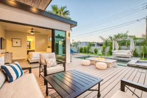 Modern Luxury 4BR Villa with Private Pool & Spa, Walk to Old Town Scottsdale