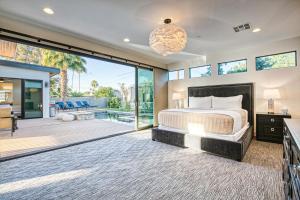 Modern Luxury 4BR Villa with Private Pool & Spa, Walk to Old Town Scottsdale