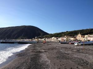 Zenzero canneto beach lipari
