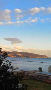 Mare Blu Marola giardino e vista mare