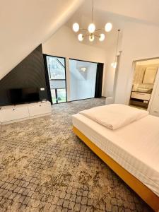 JAD Emirage Luxury Villa Infinity Pool and Spa