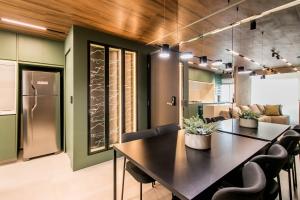 Apartamento Climatizado com Garagem em Alphaville