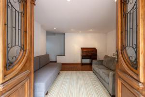 Casa com Piscina, Garagem e Lareira em Nogueira