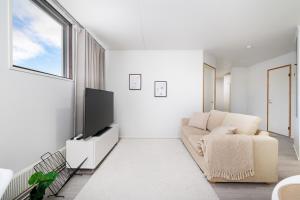 Spacious 1BR Apartment Near City Center by FeelsHome