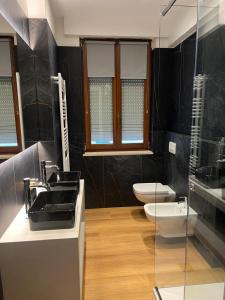 Black Swan Apartment