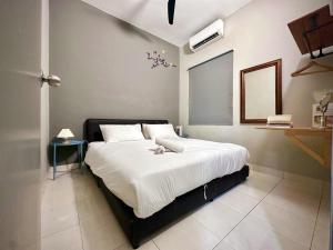 Charming 4BR Family House Quite Area & Cozy