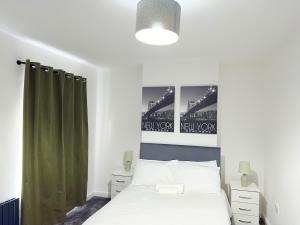Spacious 4 Bed Cardiff House Near City Centre with Parking