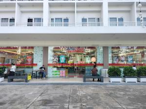Ideal Suites Moa - 2 Bedroom at Shore Residences - Good for 6 guests