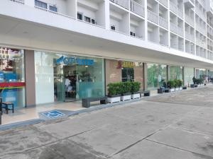 Ideal Suites Moa - 2 Bedroom at Shore Residences - Good for 6 guests