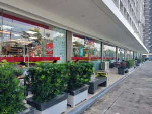 Ideal Suites Moa - 2 Bedroom at Shore Residences - Good for 6 guests