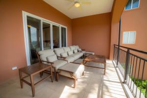 Altavista 2C 3 bdr 3 bath Ocean View