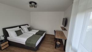 Doppel-Zweibettzimmer mit Küche und großem Wintergarten