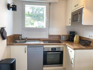 Appartement VUE SUR MER plage de Trestrignel AVEC WIFI à PERROS-GUIREC - Réf 837