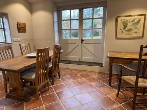 Cosy Cotswold Cottage in idyllic village