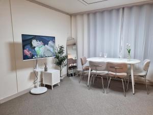 6 minutes on foot from Hanok Village, 10 minutes by car from Jeonju City Tourist #Free Parking #Hotel Bedding #Family, Friends, Lovers