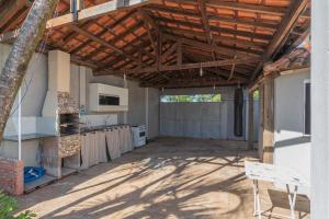 Casa com Piscina e Churrasqueira no Parque Fehr