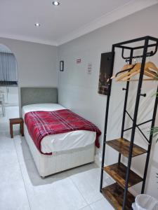 NightRest Homes Smart TV In Each Room - Parking - Hemel Hempstead