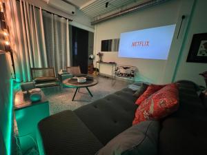 Siri Designer 3-Storey Townhouse with Garden and Luxury Amenities