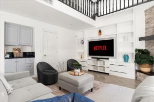 Private Pool Dog Friendly Movie Room Games