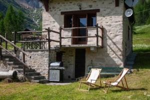 Casa Cantone Devero-baita storica con balcone e giardino, posizione comoda e soleggiata- spazio biciclette
