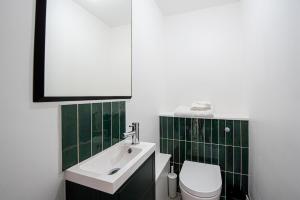 Modern 3-Bedroom House near Putney Station London