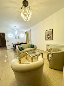 الشيخ زايد مقابل مول العرب Mall of Arabia